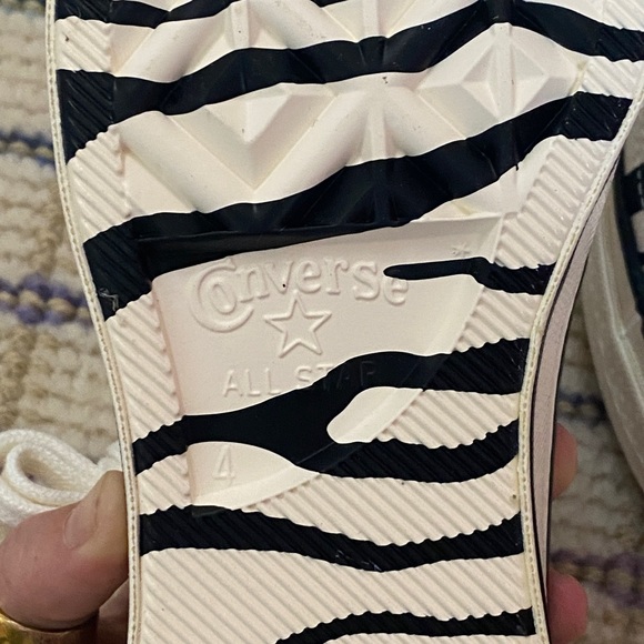 CONVERSE ALL STARS CHUCK ‘70s LOW TOP ARCHIVAL ZEBRA PRINT SNEAKER: size 7.5 - Picture 4 of 5